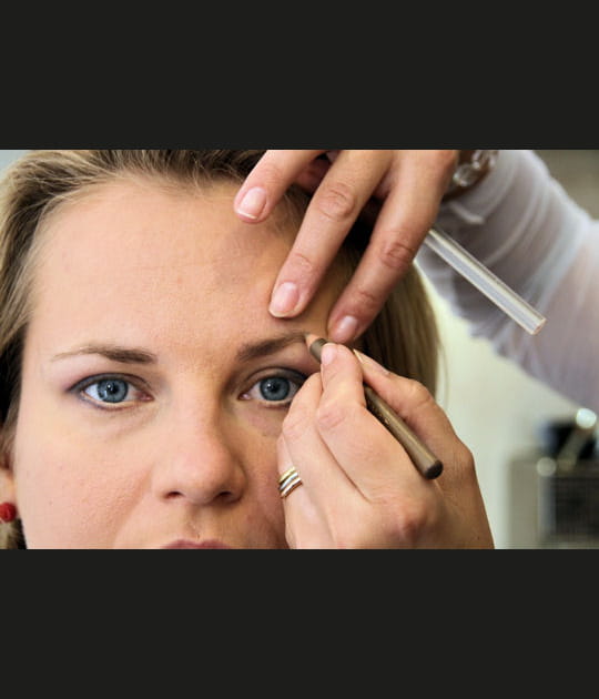 R&eacute;&eacute;quilibrage des sourcils