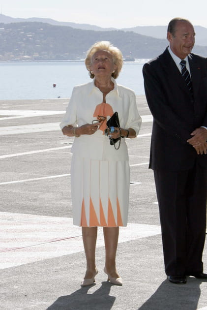 Bernadette Chirac en robe longue blanc et orange
