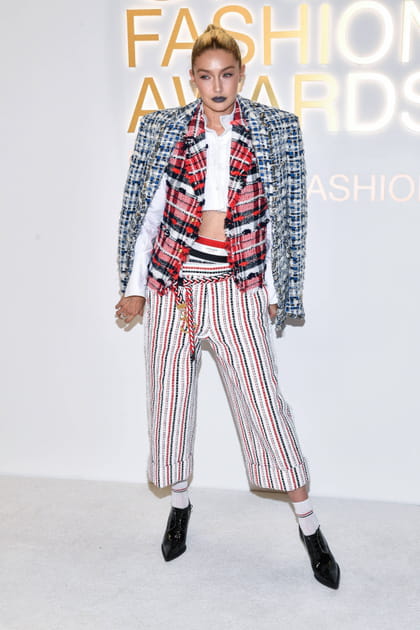 Gigi Hadid en look en tweed