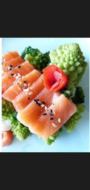 Sashimi saumon au sel gomasio et son trio de choux