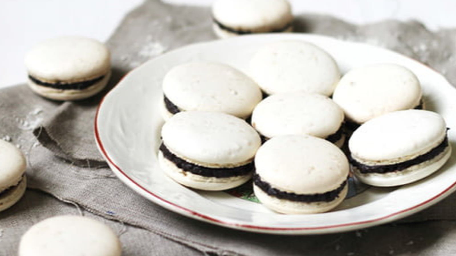 Macarons au chocolat et à la noix de coco