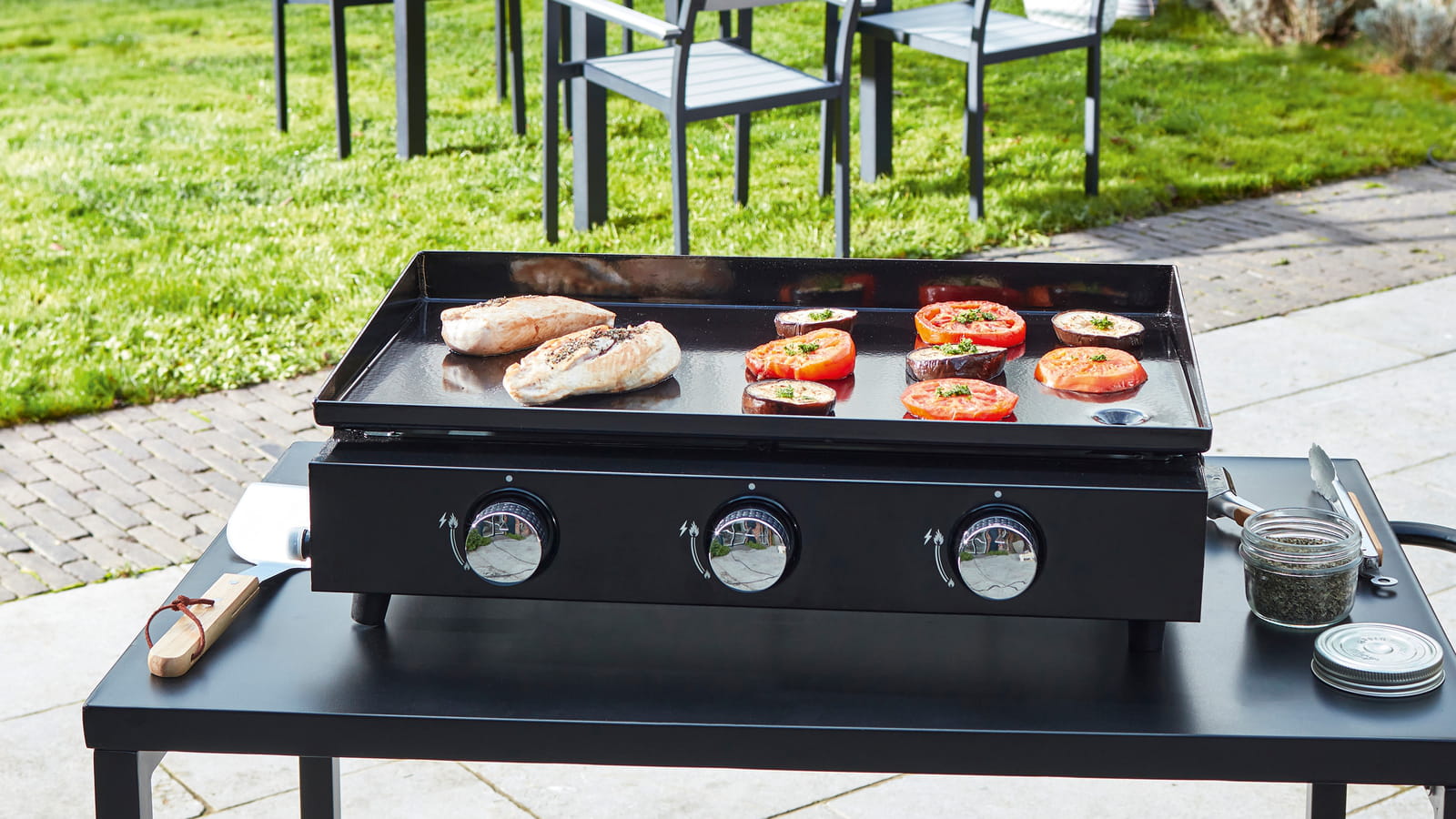Un duo “desserte outdoor et plancha”