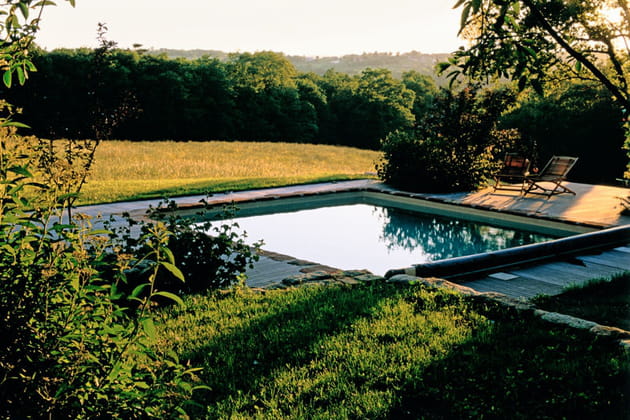 Piscine avec la nature pour horizon