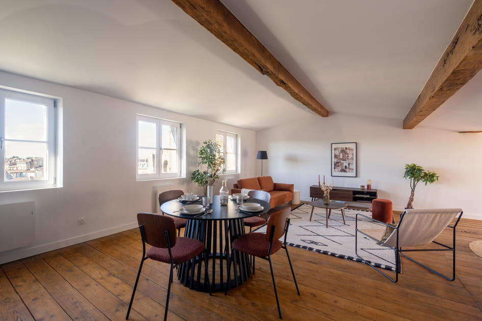 Apr&egrave;s&nbsp;: une pi&egrave;ce de vie a&eacute;r&eacute;e et baign&eacute;e de lumi&egrave;re