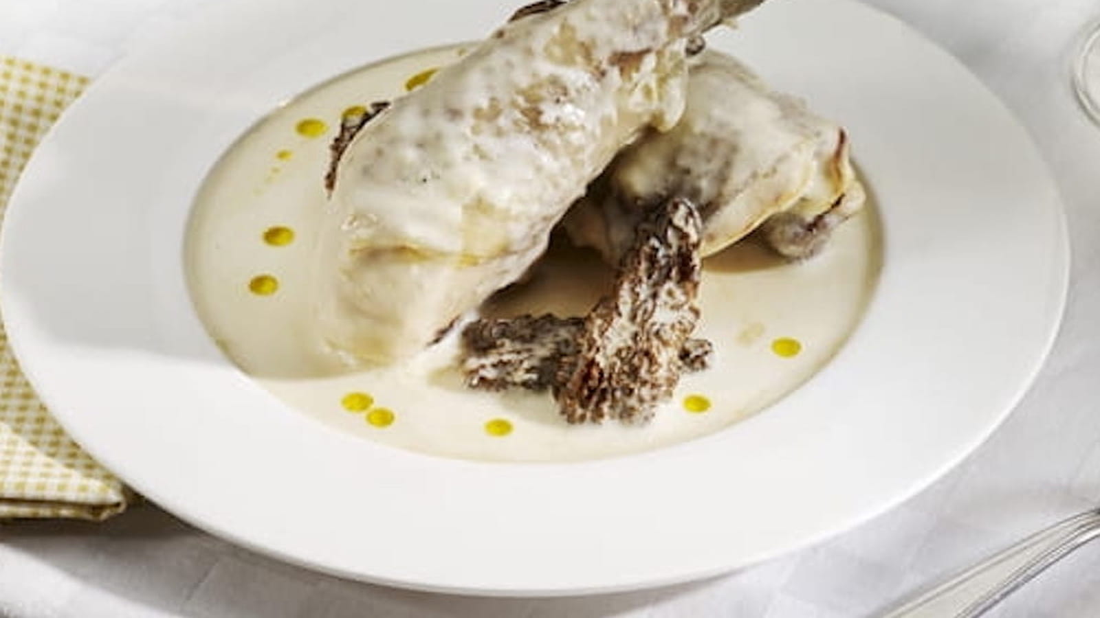 Poulet au vin jaune et aux morilles