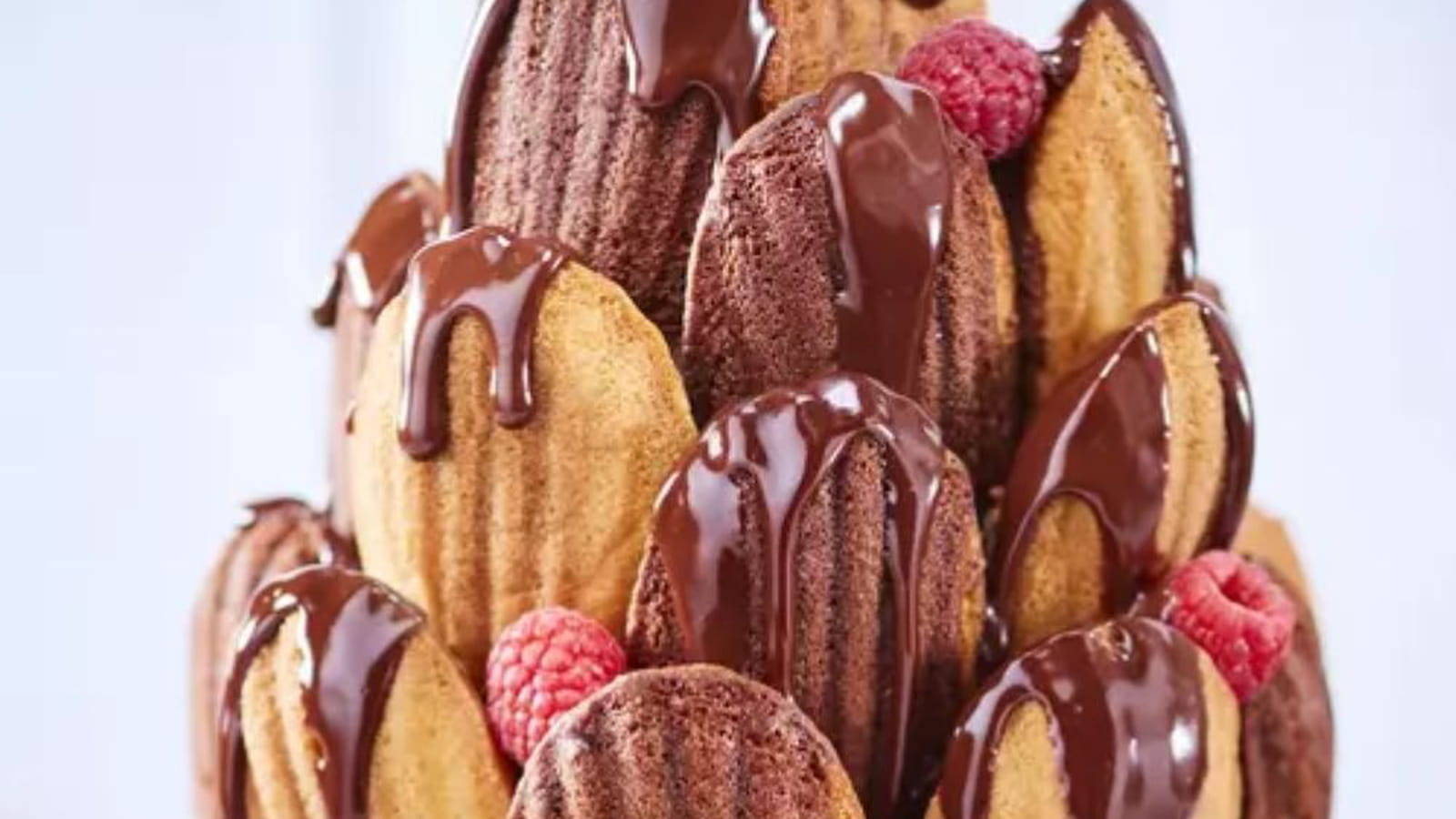 Pièce montée de madeleines