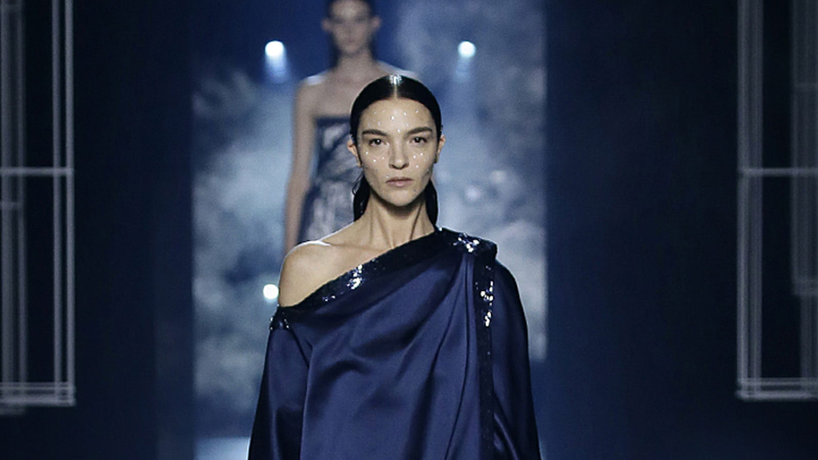 Look 18