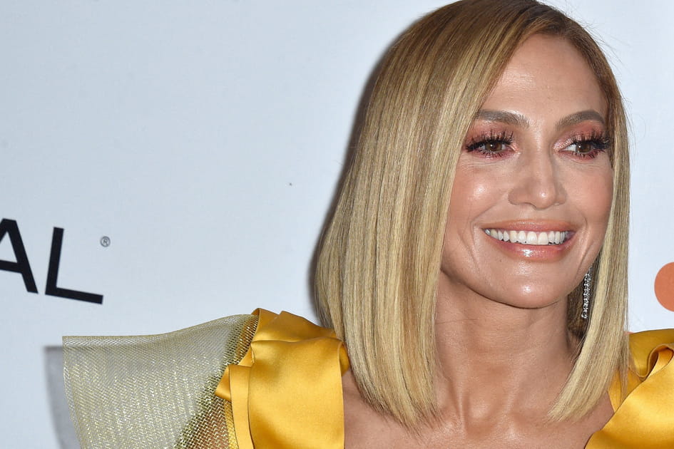 Le carr&eacute; mi-long plongeant de Jennifer Lopez