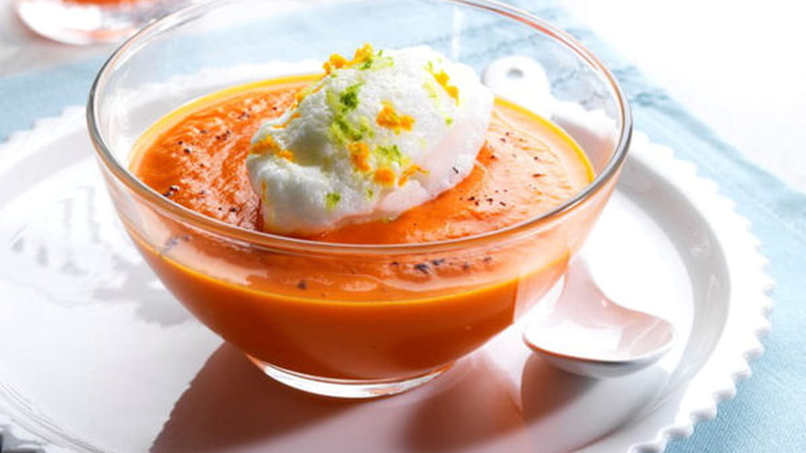 Ile flottante revisitée, velouté de carottes à la vanille et œuf à la neige aux agrumes
