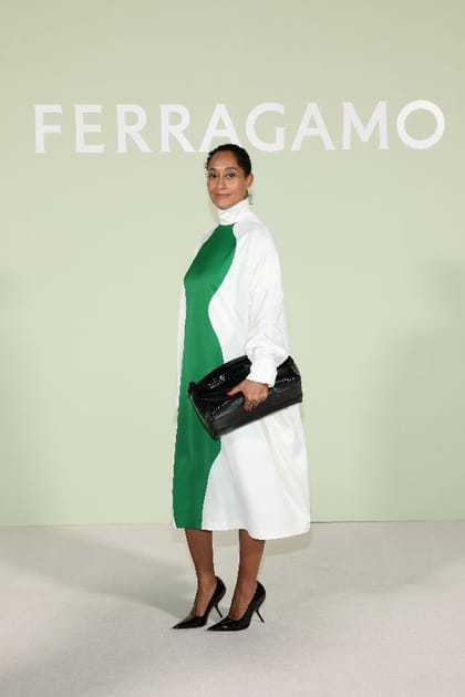 Tracee Ellis Ross en robe vert et blanc au défilé Ferragamo printemps-été 2024