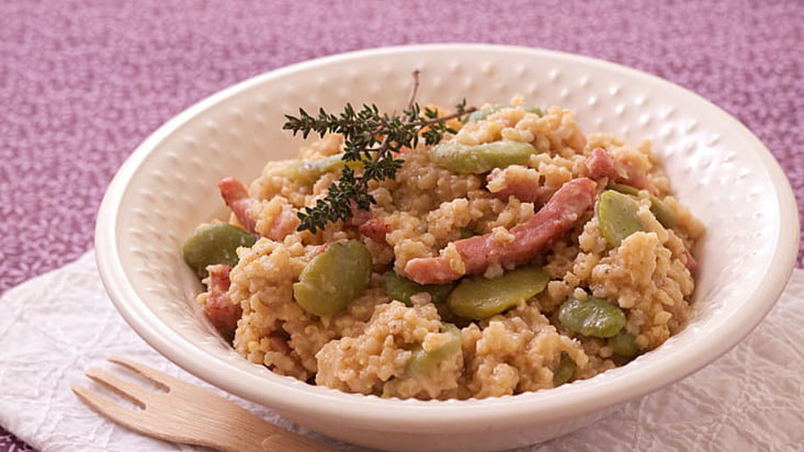 Risotto de millet aux fèves et lardons