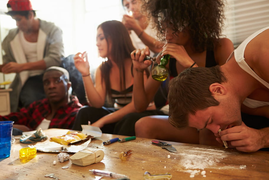 Drogue chez les jeunes : causes, conséquences, quoi faire ?