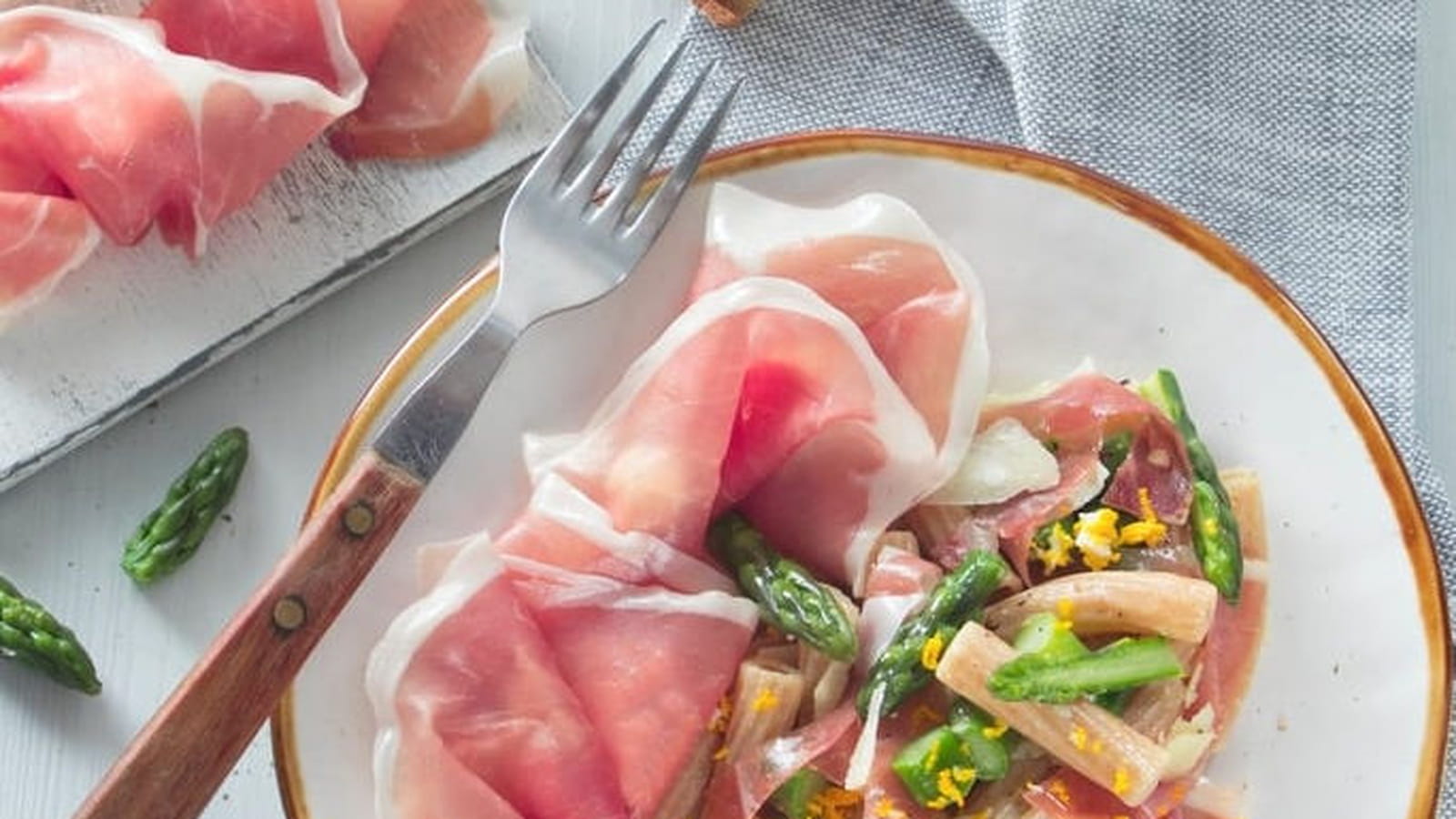 Maccheroni au Jambon de Parme, asperges et Parmesan