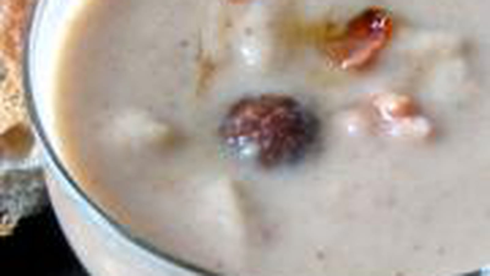 Velouté marrons-céleri-parmesan, lardons caramélisés