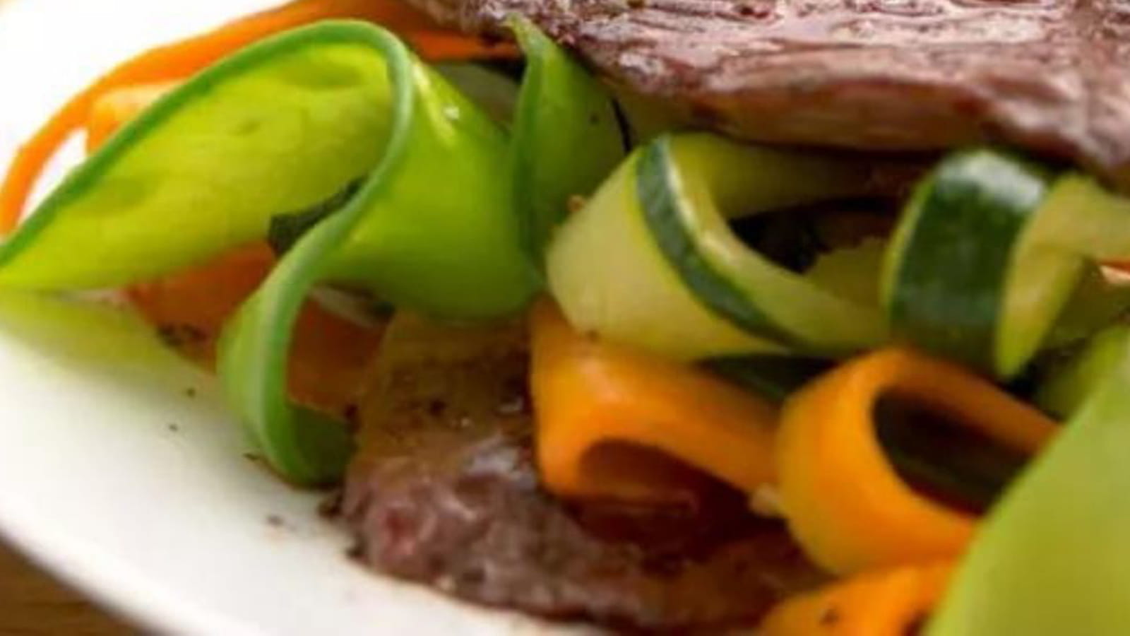 Sauté d'onglet de bœuf aux petits légumes et au gingembre