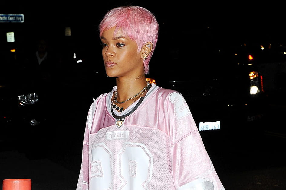 La coupe courte rose de Rihanna