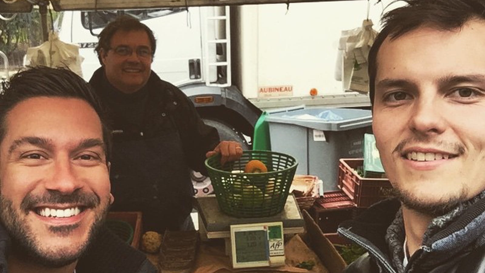 Denny Imbroisi et Juan Arbelaez, au marché