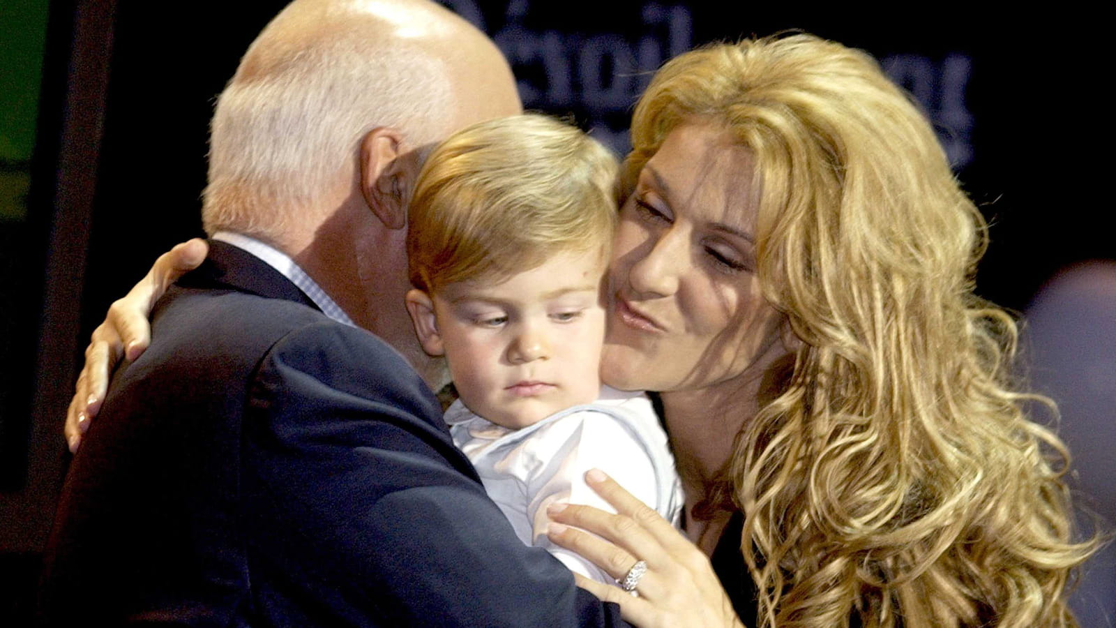 Le bambin avec ses parents