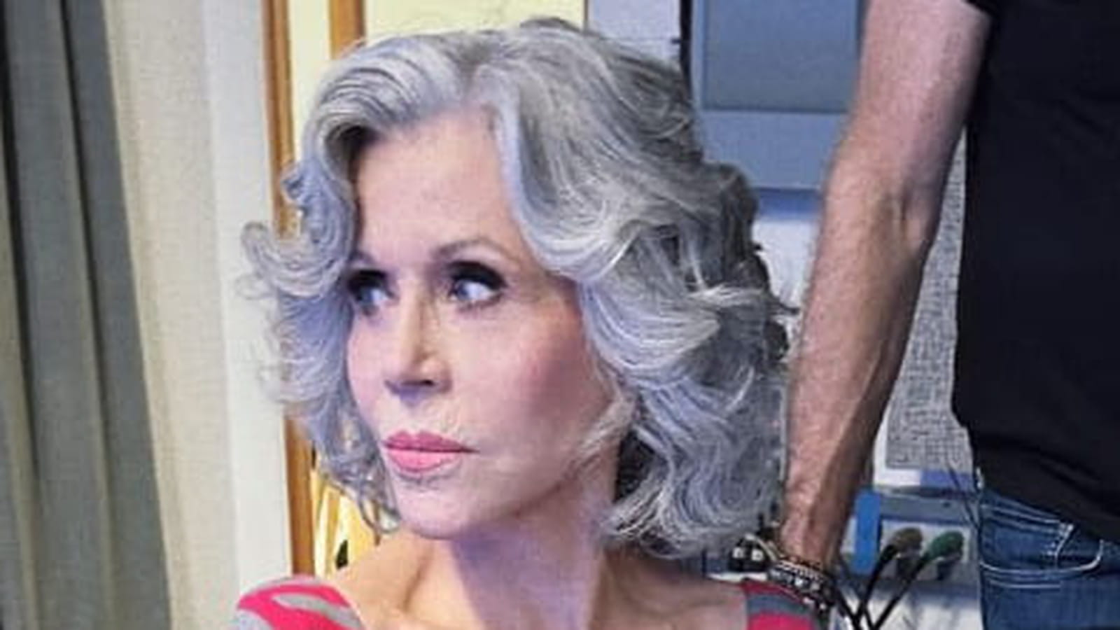 À 87 ans, Jane Fonda dévoile son secret pour conserver le corps de ses 20 ans, Monica Bellucci en femme fatale pour la nouvelle année...