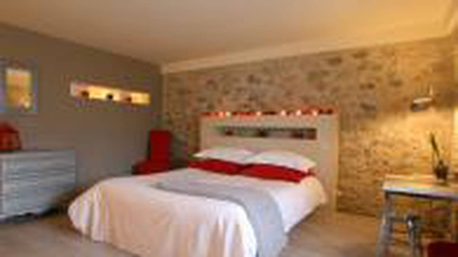 Chambre avec bureau