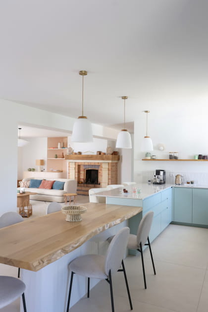Apr&egrave;s&nbsp;: une salle &agrave; manger avec une grande table conviviale