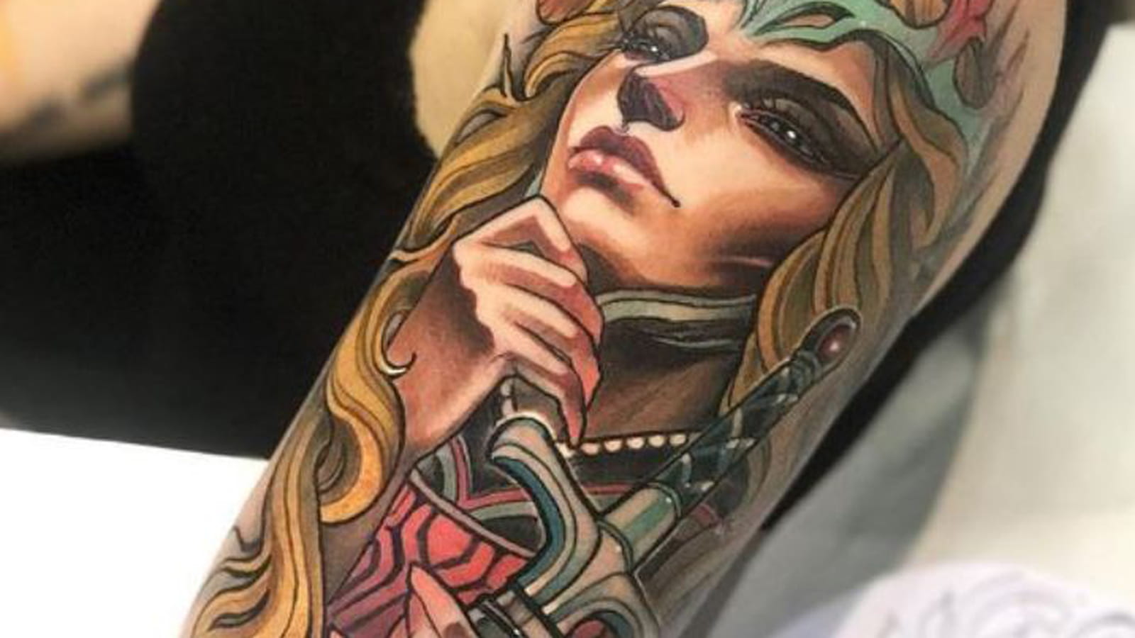 Valkyrie colorée sur le bras