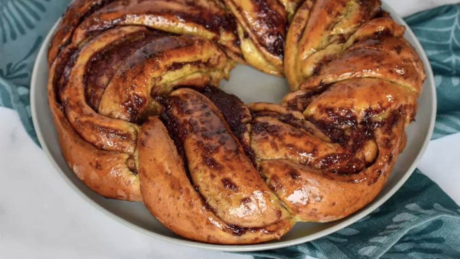 Babka pistache & cerise