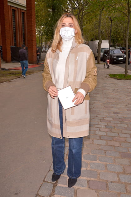 Julie Gayet au d&eacute;fil&eacute; Herm&egrave;s