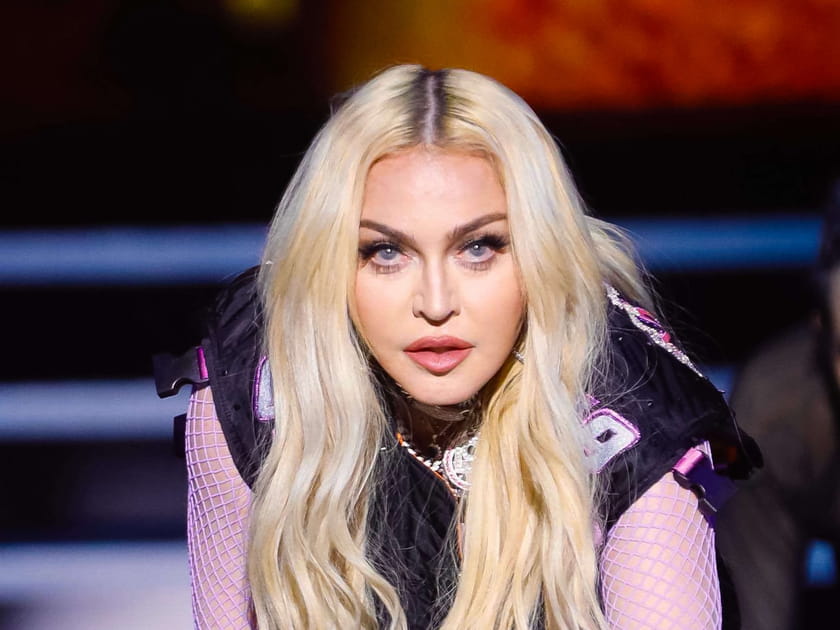 Madonna sur sc&egrave;ne avec les joues rebondies en 2022