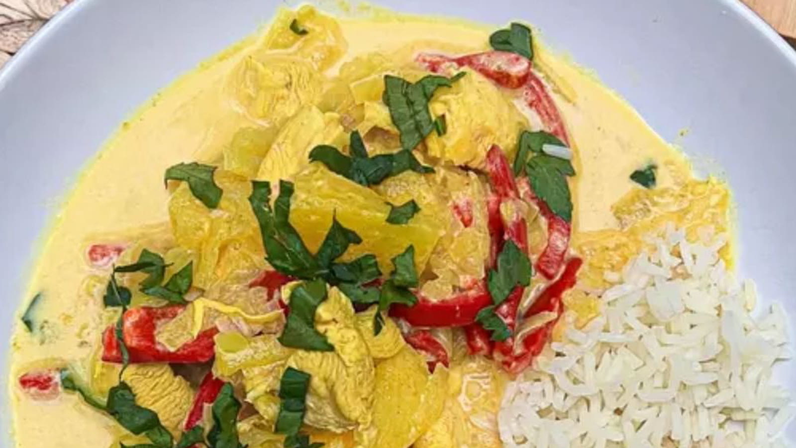 Poulet au lait de coco, gingembre et ananas