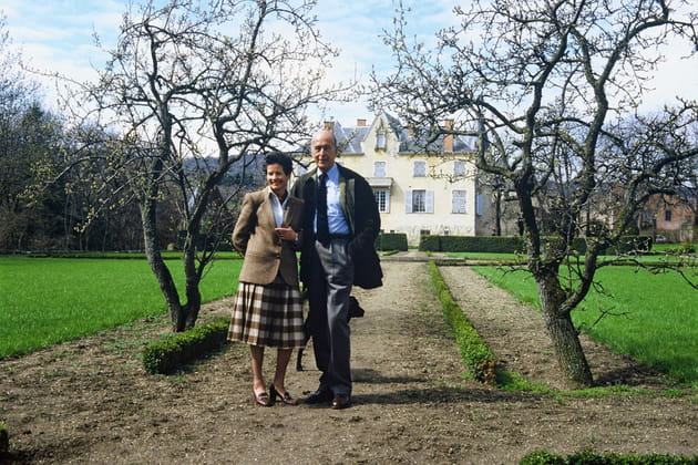 Valéry Giscard d'Estaing et Anne-Aymone, devant "La Varvasse"