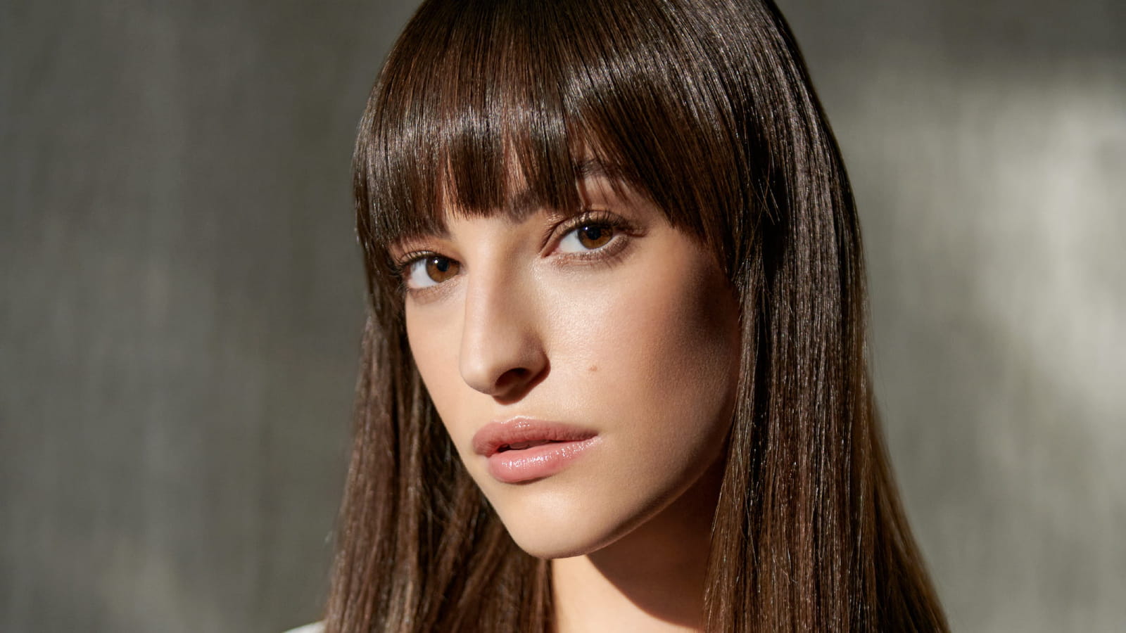 Frange et cheveux extra lisses