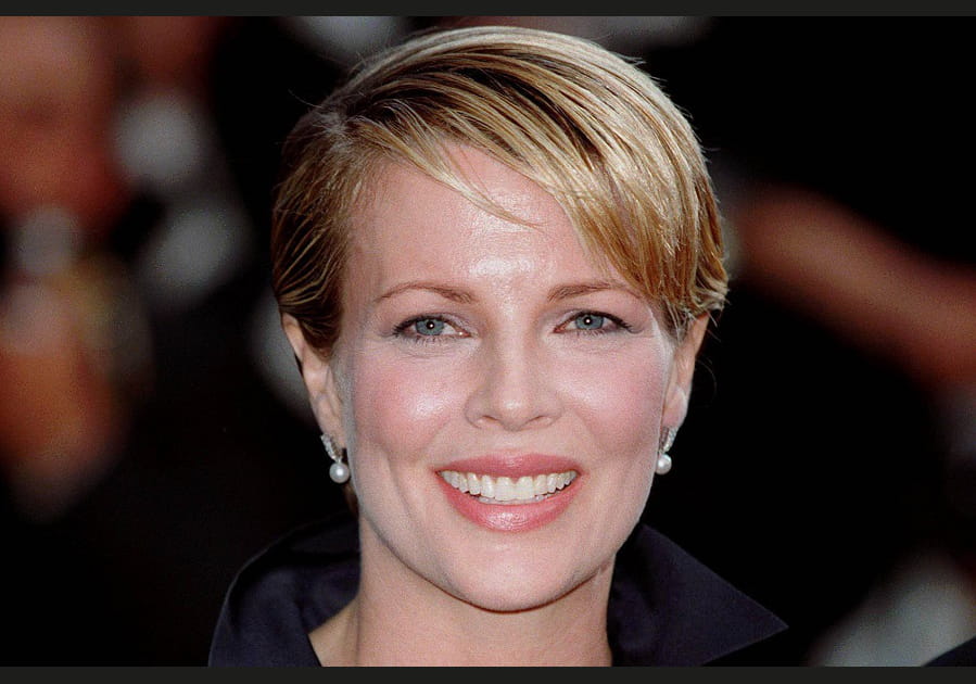 La coupe courte de Kim Basinger