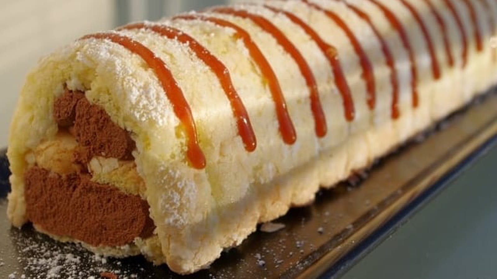 Charlotte aux pommes, chocolat et caramel au beurre salé