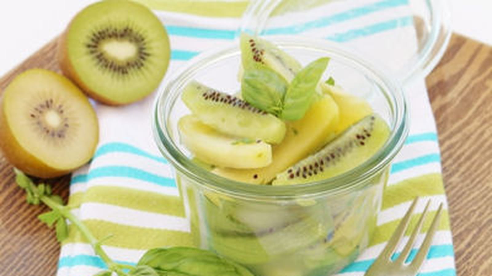 Salade de kiwis aux 2 citrons et basilic