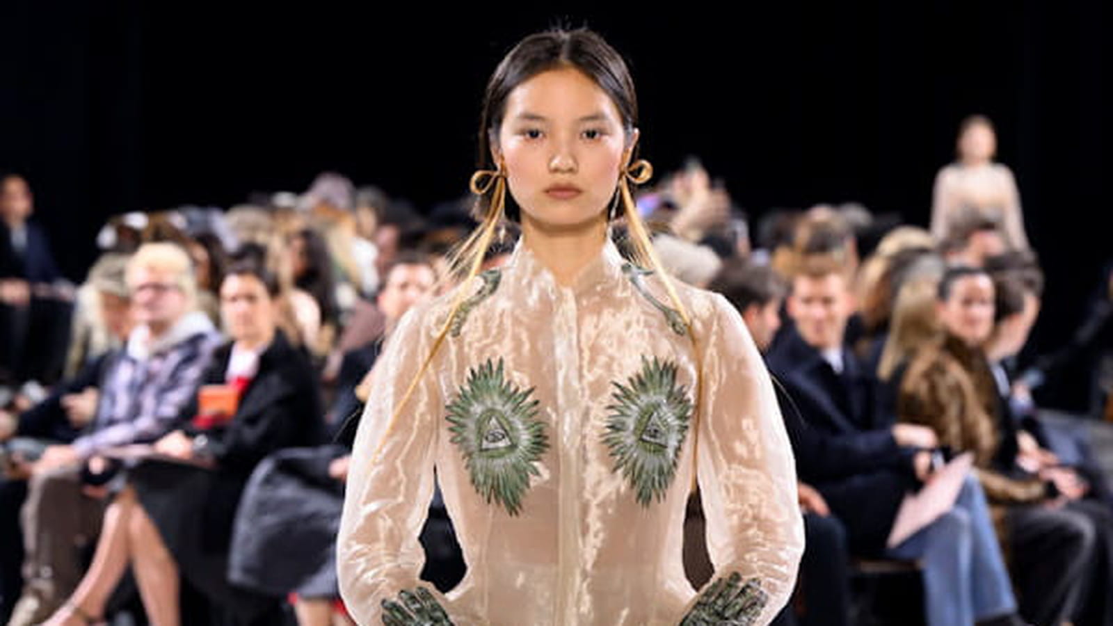 Défilé Jean Paul Gaultier par Simone Rocha haute couture printemps-été 2024 