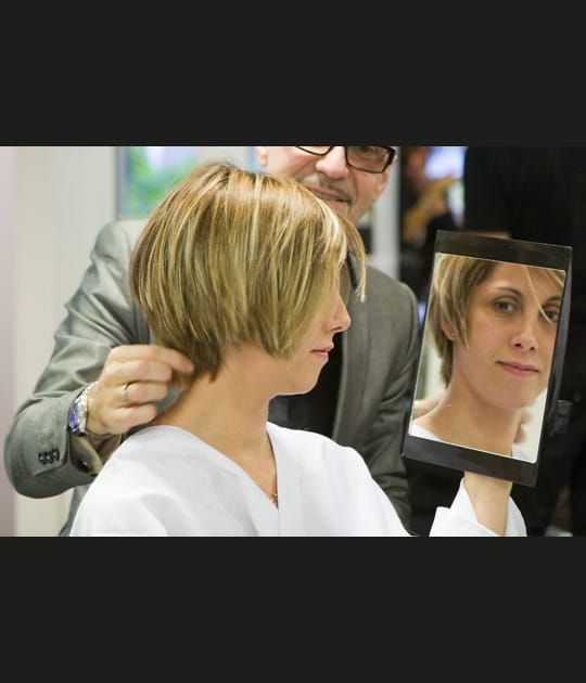 Les cheveux courts et blonds de Sandra