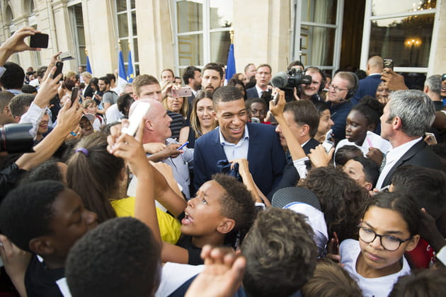 Bain de foule pour Kylian Mbapp&eacute;