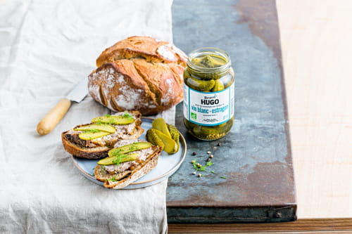 Tartine de terrine et cornichons à l'estragon