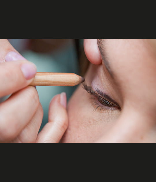 Zoom sur le regard avec un trait de crayon