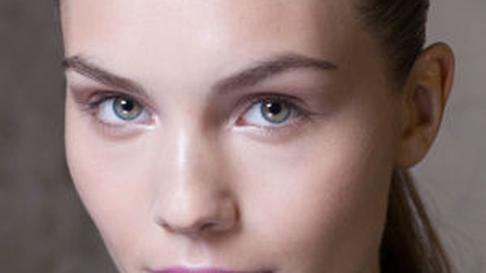 Le look beauté du défilé Chalayan