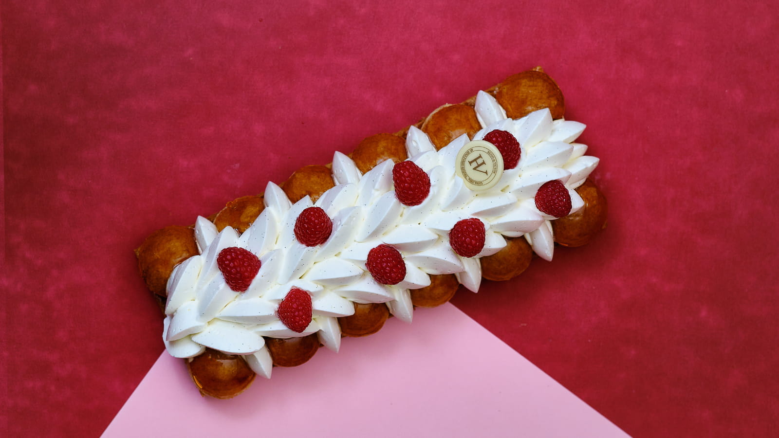 Le Saint-Honoré framboise-vanille par Hugo & Victor