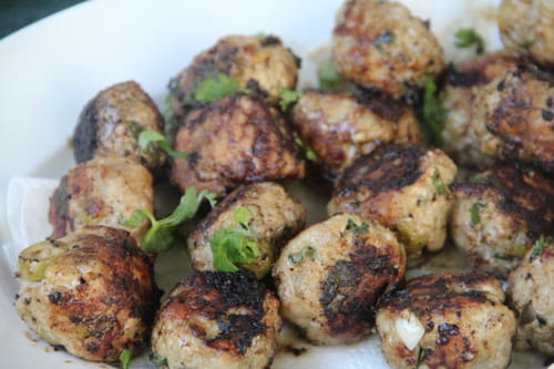 boulettes d'agneau basilic et olives à la plancha