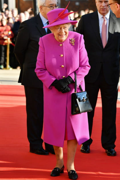 La reine Elizabeth II sur le tapis rouge