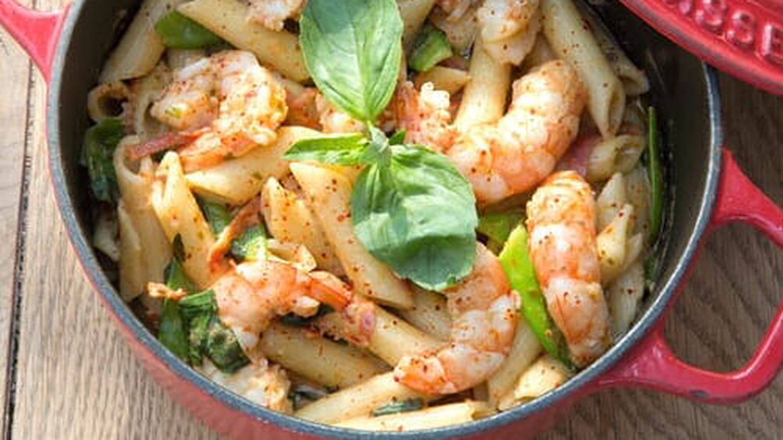 Penne aux crevettes sauvages, au chorizo et aux pois gourmands