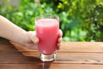 4 fois plus de vitamine C qu'une orange : le jus de ce fruit est un coup de fouet pour le cerveau