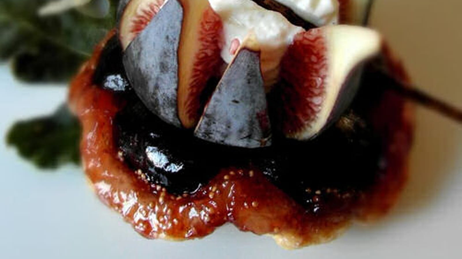 Tatin aux figues épicées, figues fraîche et chantilly