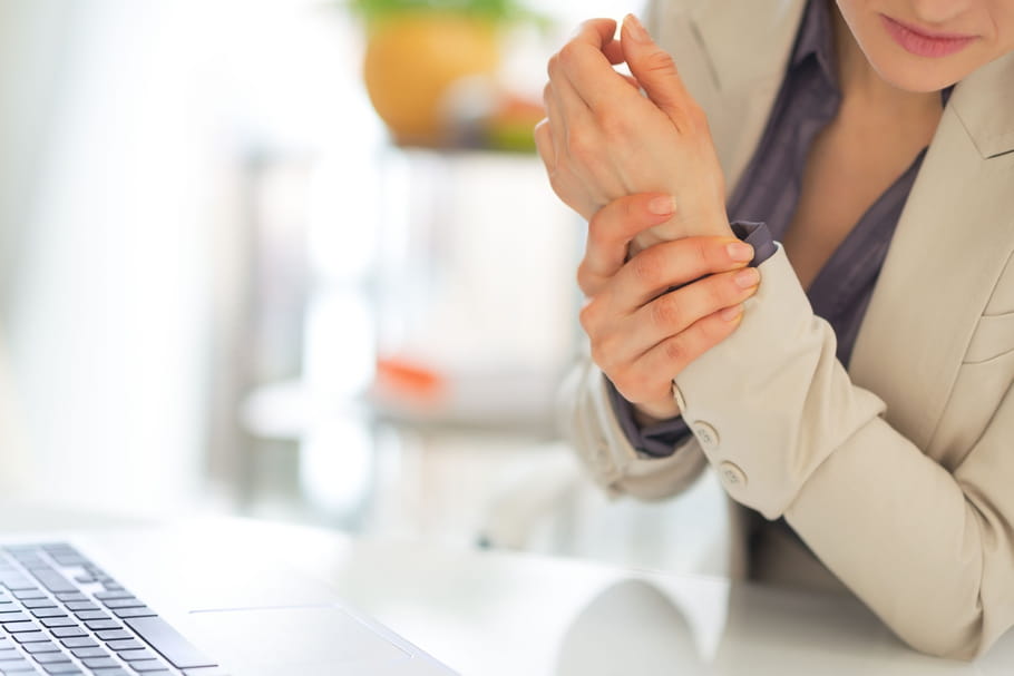 Polyarthrite rhumatoïde : premiers symptômes, causes et traitements