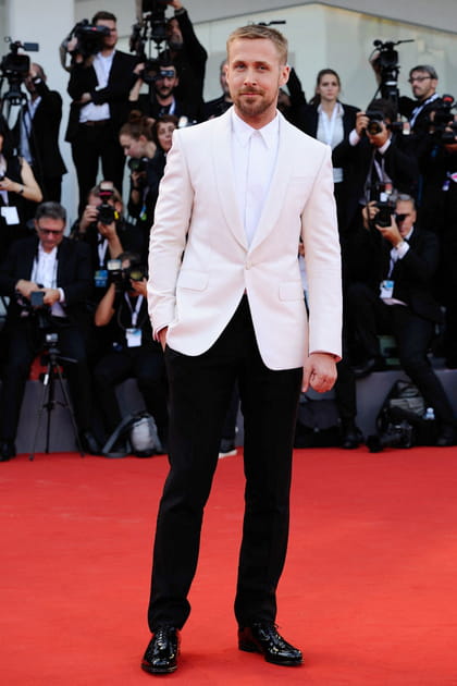 Ryan Gosling en costume blanc Gucci