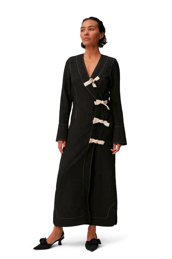 Robe noire longueur midi en jacquard